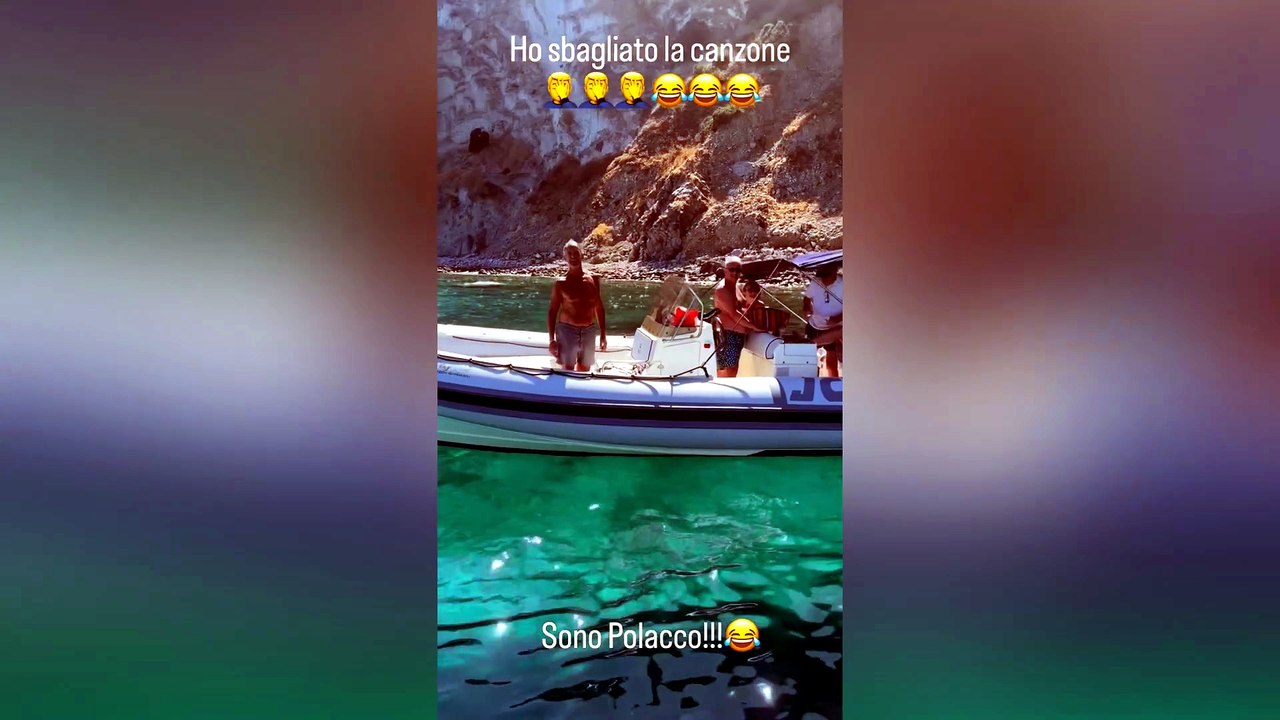 Canta "Tedesco vola" a Boniek, ma lui gli risponde: "Guarda che sono polacco"
