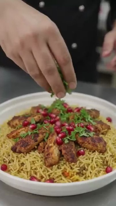 Easy Chicken Biryani Recipe 🍗 | Quick & Delicious Pakistani Chicken Biryani #Shorts