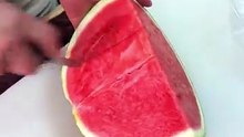 The best way to cut a watermelon, a professional method