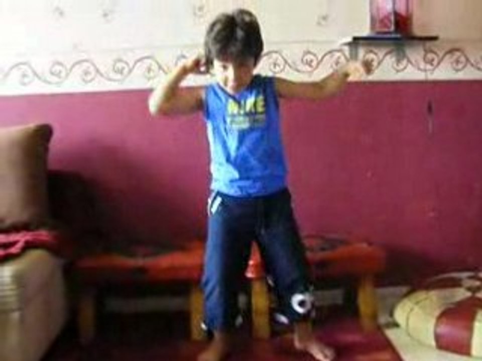 Anis dance la  tectonik comme un pro