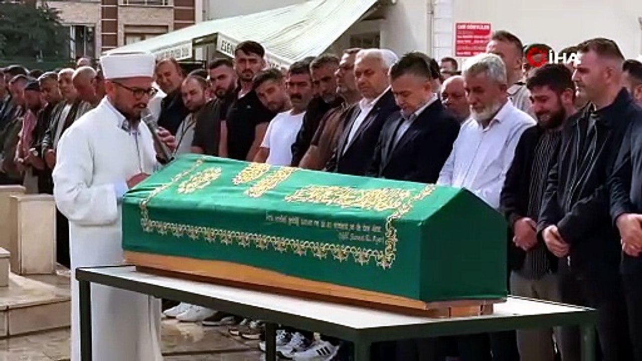 Karamürsel'de tatil acı bitti! Havuzda boğulan 4 yaşındaki Seyit gözyaşlarıyla uğurlandı