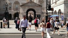 Tourists explore London during 3rd heatwave of year