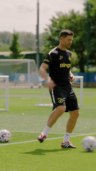 El Chelsea publica la primera imagen de Xabi Alonso en acción y sorprende a todo el mundo