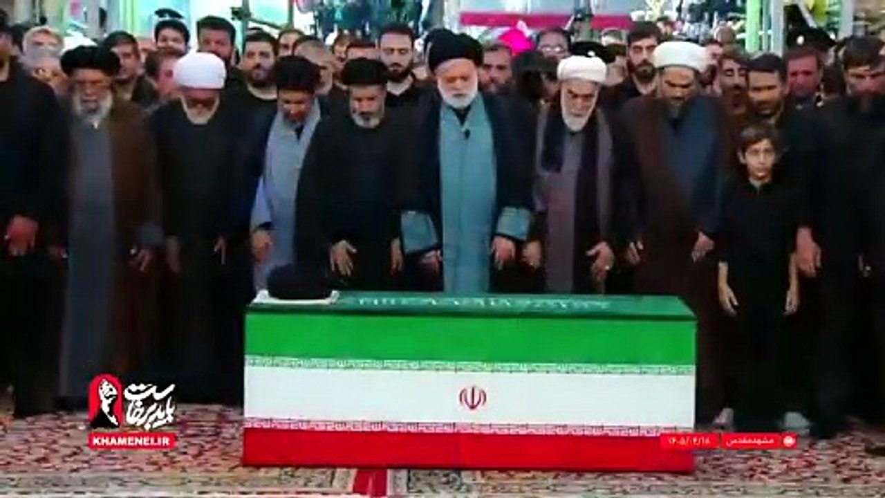 La prière funéraire sur la dépouille d’Ali Khamenei, Guide martyr de l’Iran, à Machhad