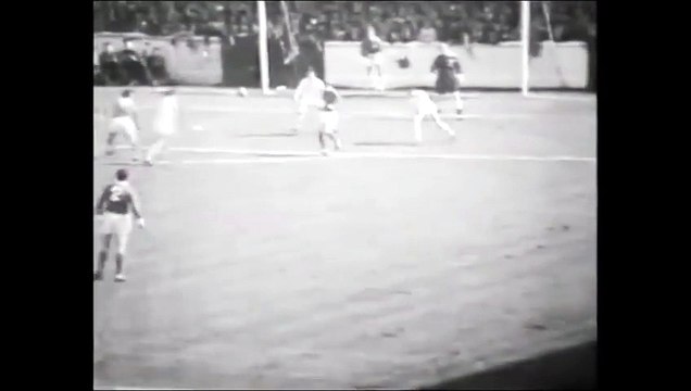 Leeds Utd v Manchester Utd 17-04-1965