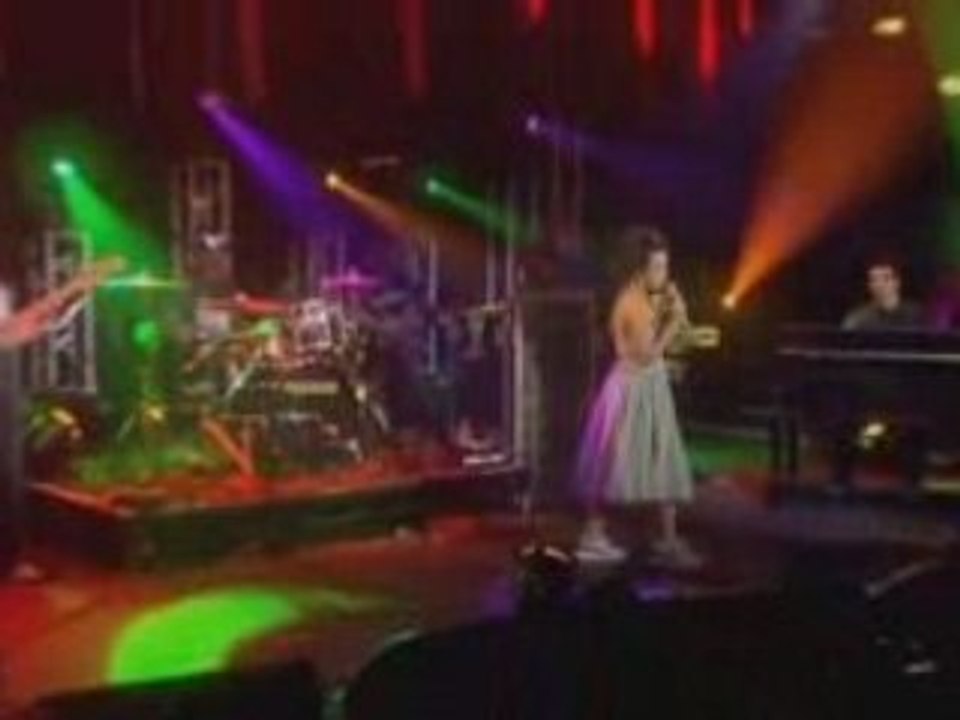 Lily Allen - Smile (London Live 2006)