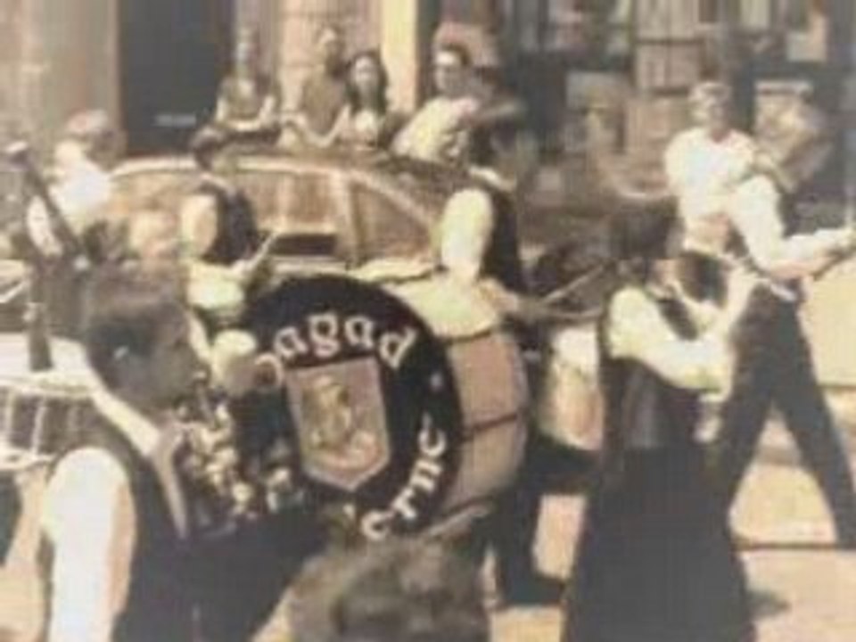 Defile breton - Eskell an Elorn - Film vieilli