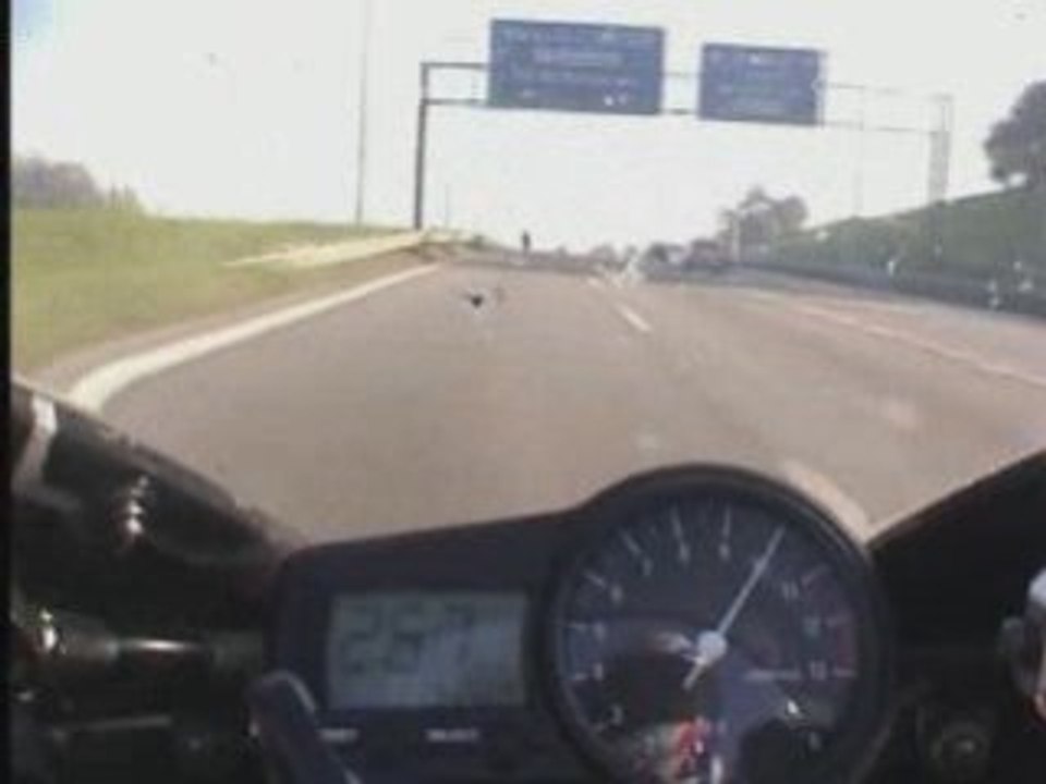 Moto pointe de vitesse