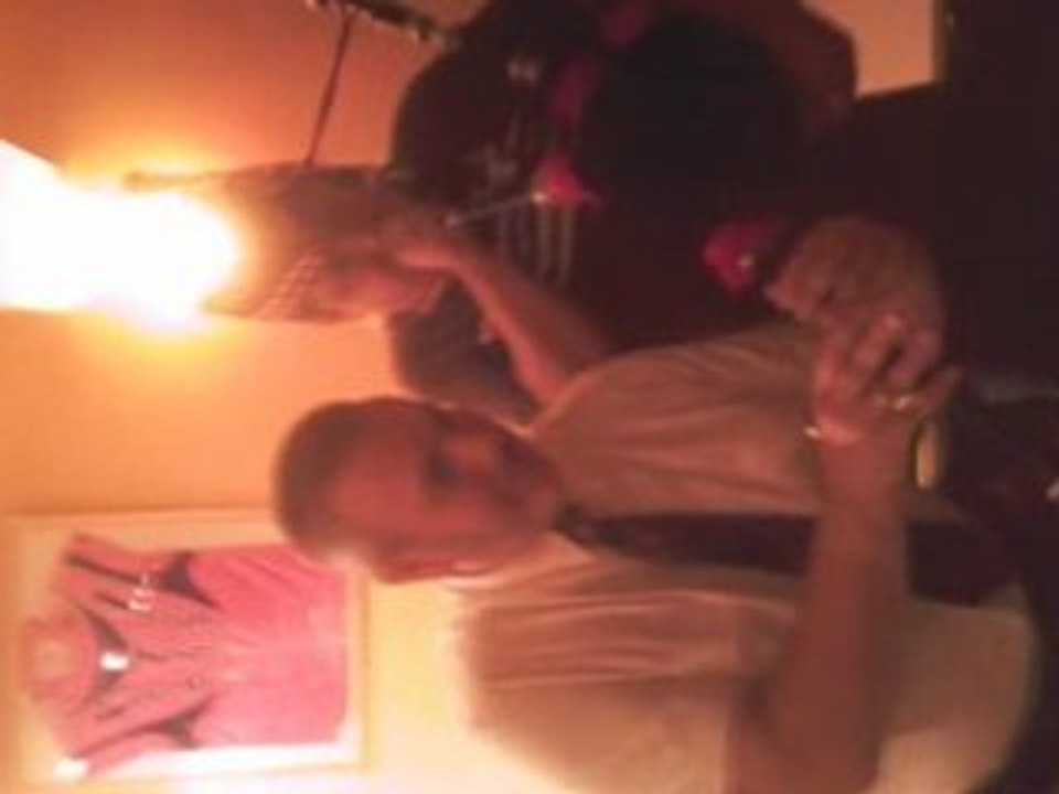 jaja joue de la corne muse