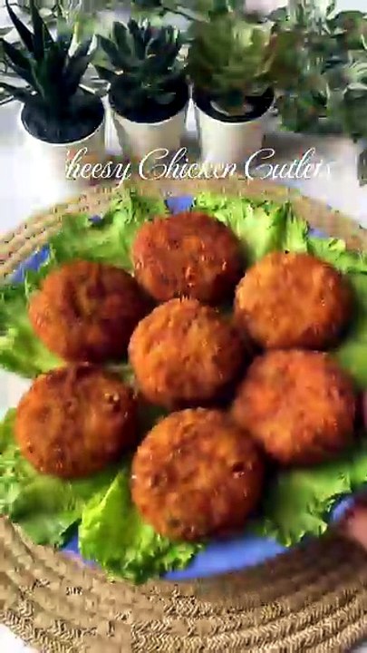 Golden, crispy, and stuffed with gooey cheese 🧀✨ These Cheesy Chicken Cutlets a