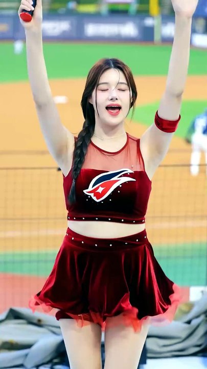 Lee Ye-Bin Passionate Red Outfit Dance Performance Cheerleader EP 128