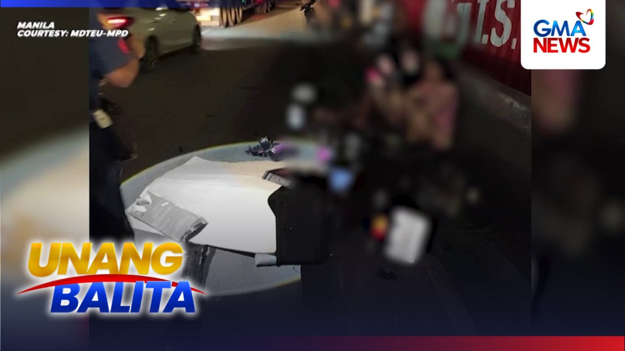 Babaeng motorcyle rider, patay matapos masagi at magulungan ng trailer truck; paliwanag ng truck driver, hindi niya napansin ang babae | Unang Balita