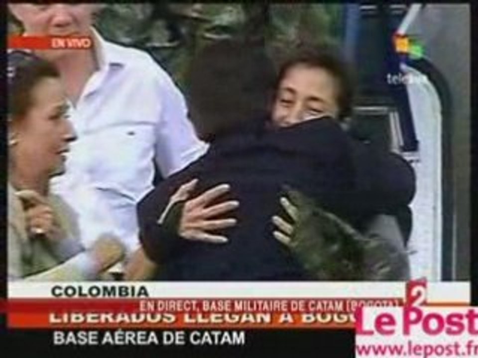 Ingrid Bétancourt à sa sortie de l'avion !