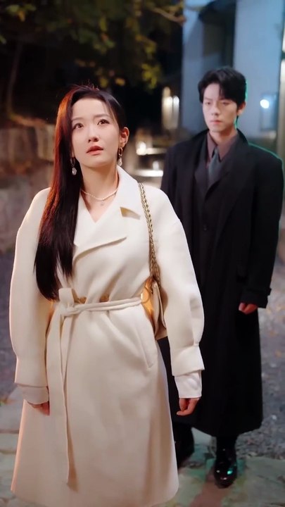 Poker-Faced Ceo Never Smile At Anyone, Except For This Female Dealer. Amazing! S