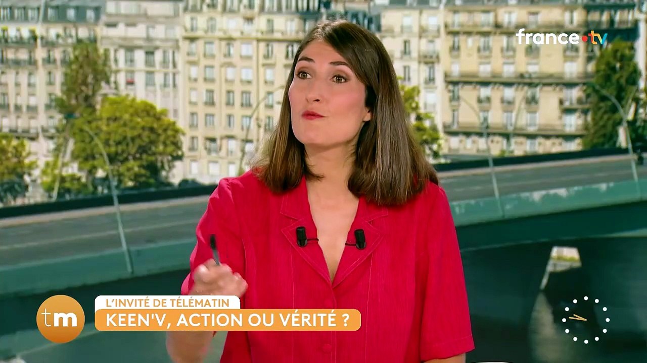 VOICI - "Je ne peux plus embrasser mon mari" : Keen'v raconte une anecdote improbable sur une fan qui a tout quitté... pour lui ! (ZAPTV)