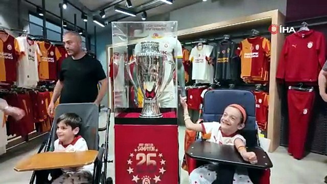 Galatasaray’ın şampiyonluk kupası Mardian Mall’da taraftarlarla buluştu