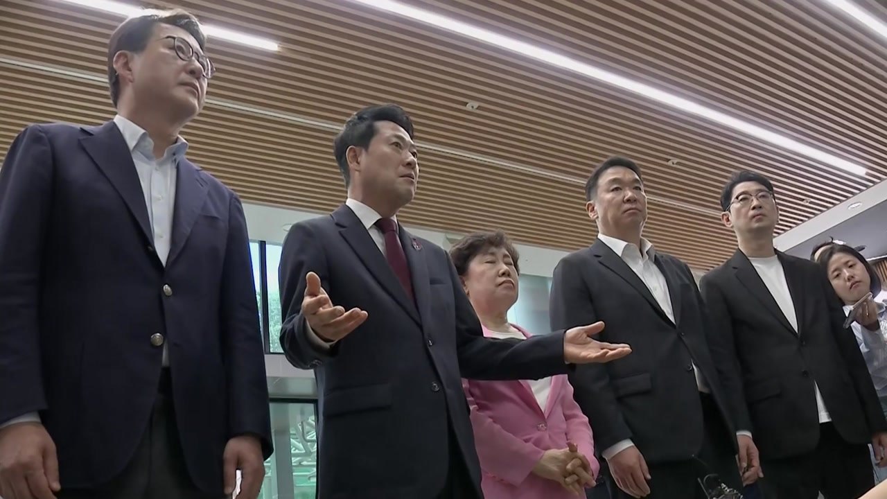 장동혁, 경찰청장 직무대행 면담 불발...대치 끝 철수 / YTN