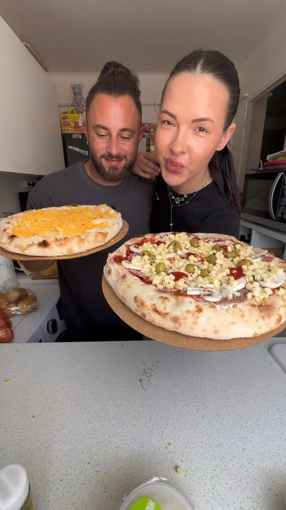 On finit nos pizzas 🍕 Maison 😂
