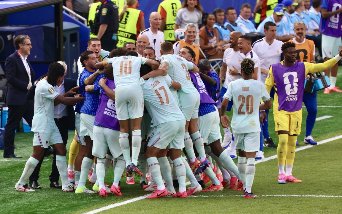 Mondiali 2026, Parigi in estasi: i Bleus volano in semifinale