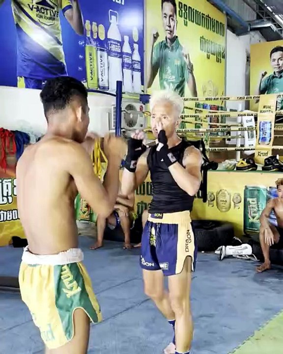ឡោ គឹមហ៊រ បោះបង់កាងារបើកឡានទឹកកក ដើម្បីក្ដីស្រមៃលុបបំបាត់ជីវភាពលំបាកឪពុកម្ដាយ តាមរយៈគុនខ្មែរ