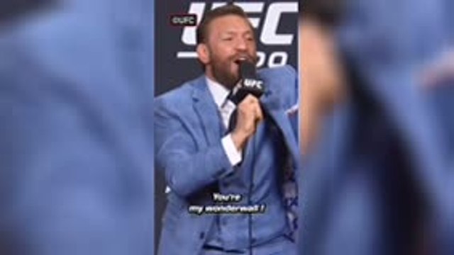 UFC 329 - McGregor fait le show et chante 'Wonderwall' en pleine conférence de presse