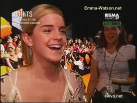 Arrivée d'Emma Watson au Britain Kid Choice Awards