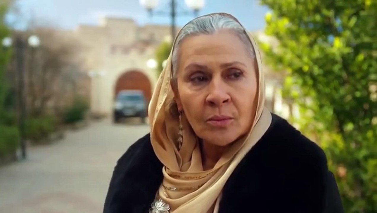 مسلسل المدينة البعيدة الحلقة 11 مترجم