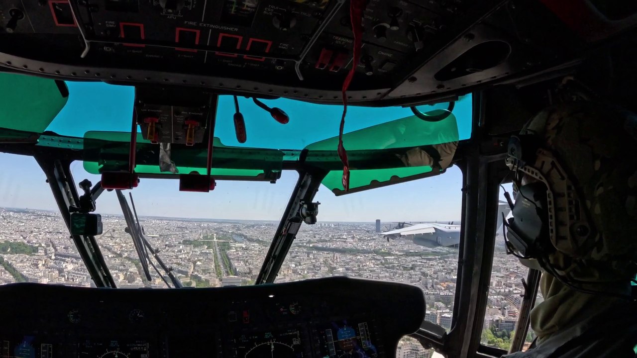 14-Juillet : à bord d'un hélicoptère des forces spéciales pour les répétitions du défilé aérien