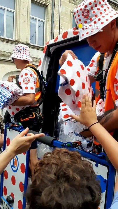 Tour de France 2026 : ambiance du tonnerre à Cadillac pour le passage de la caravane