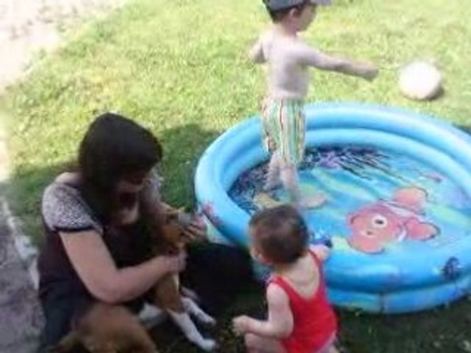 Plouf dans la piscine