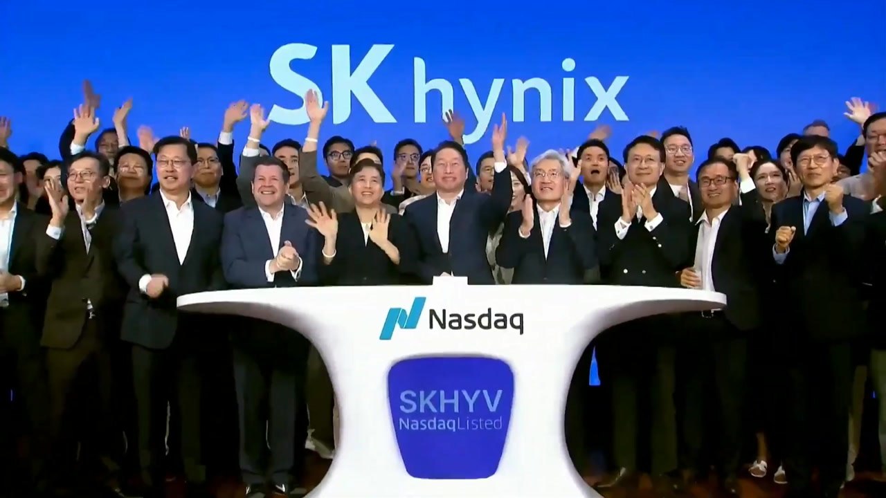 SK하이닉스, 미국 나스닥 입성...'개장 타종' 행사 최태원 회장 등 대거 참석 / YTN