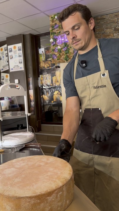 🇨🇭🧀 Le Simentaler suisse, c’est tout le savoir-faire des Alpes dans un fromage !