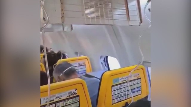 Momentos de TERROR en un avión de RYANAIR tras desprenderse parte de un MOTOR en pleno vuelo