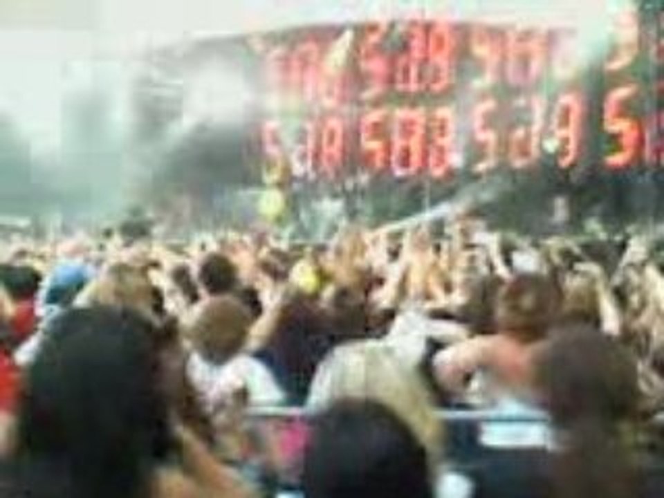 TOKIO HOTEL AU PARC DES PRINCES LEB' DIE SEKUNDE BILL .