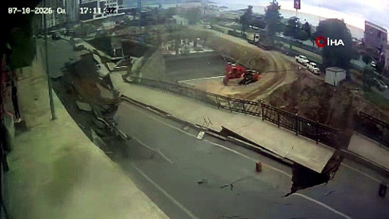 Rize’de yol çöktü, 2 bina tedbir amaçlı tahliye edildi