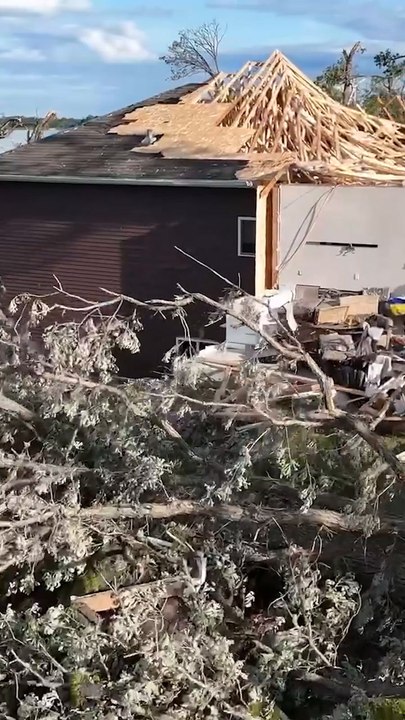 Tornado leaves town destroyed in Minnesota