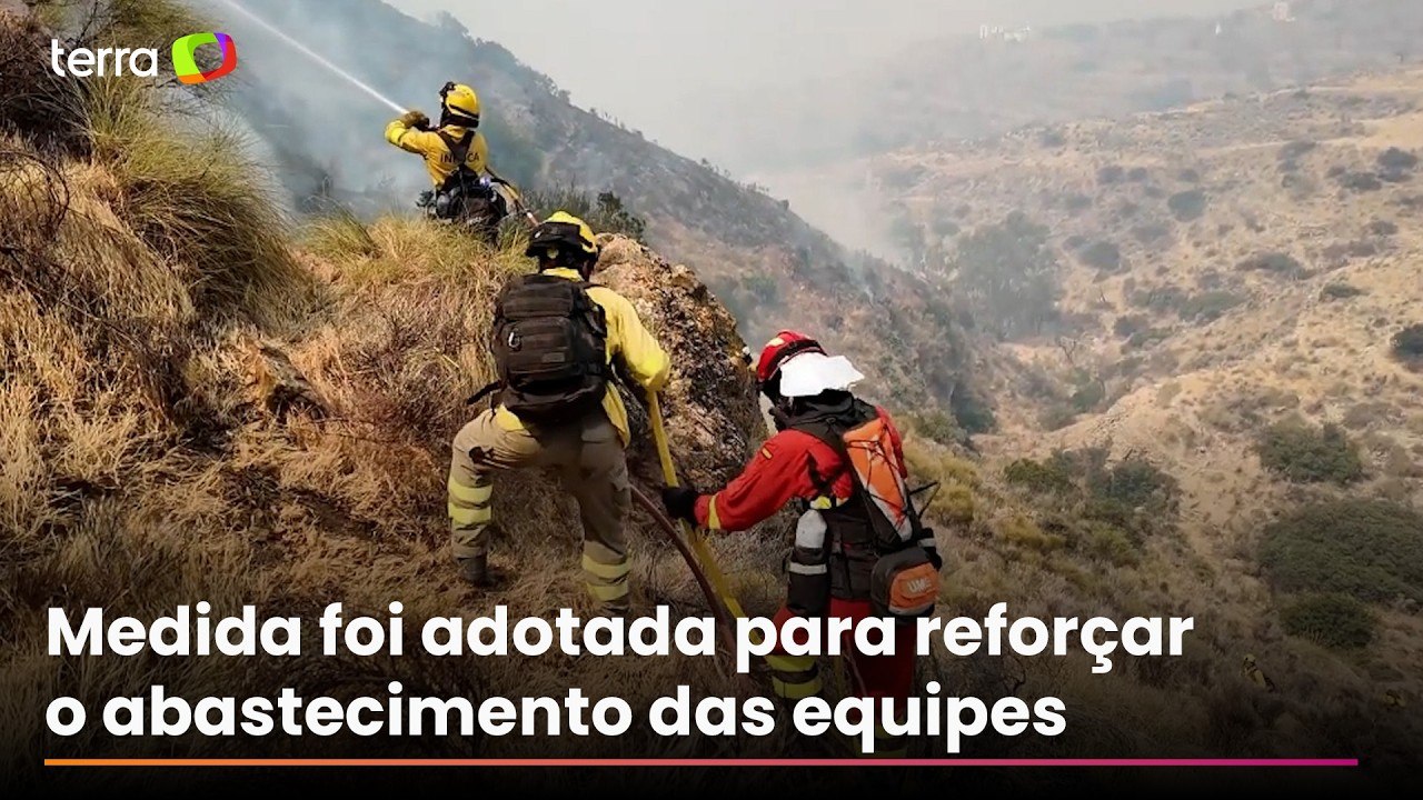 Bombeiros usam água de piscina para combater incêndio florestal na Espanha