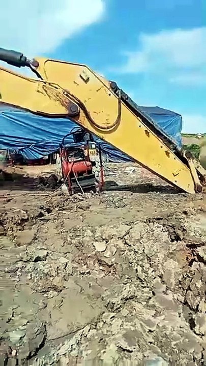 Field Welding : Repairing a CAT Excavator at a Kalimantan Mine