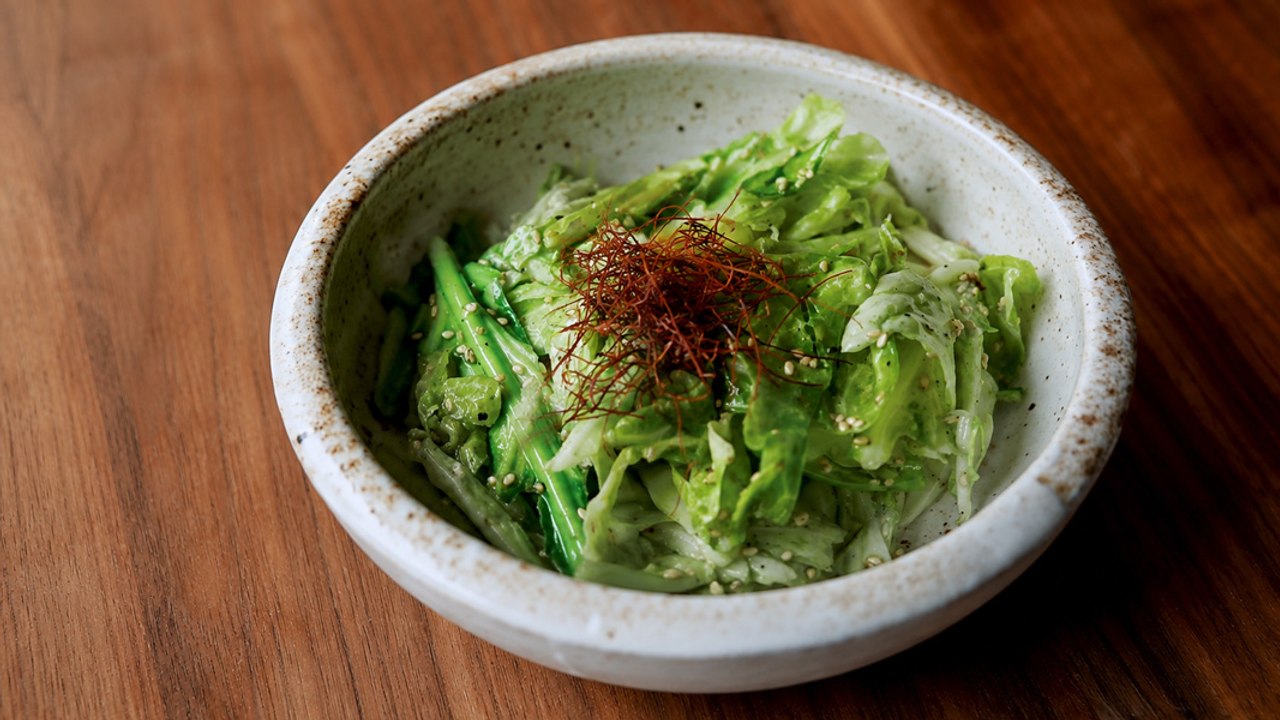 What Gives Yamitsuki Cabbage Its Crunch? 🌿
