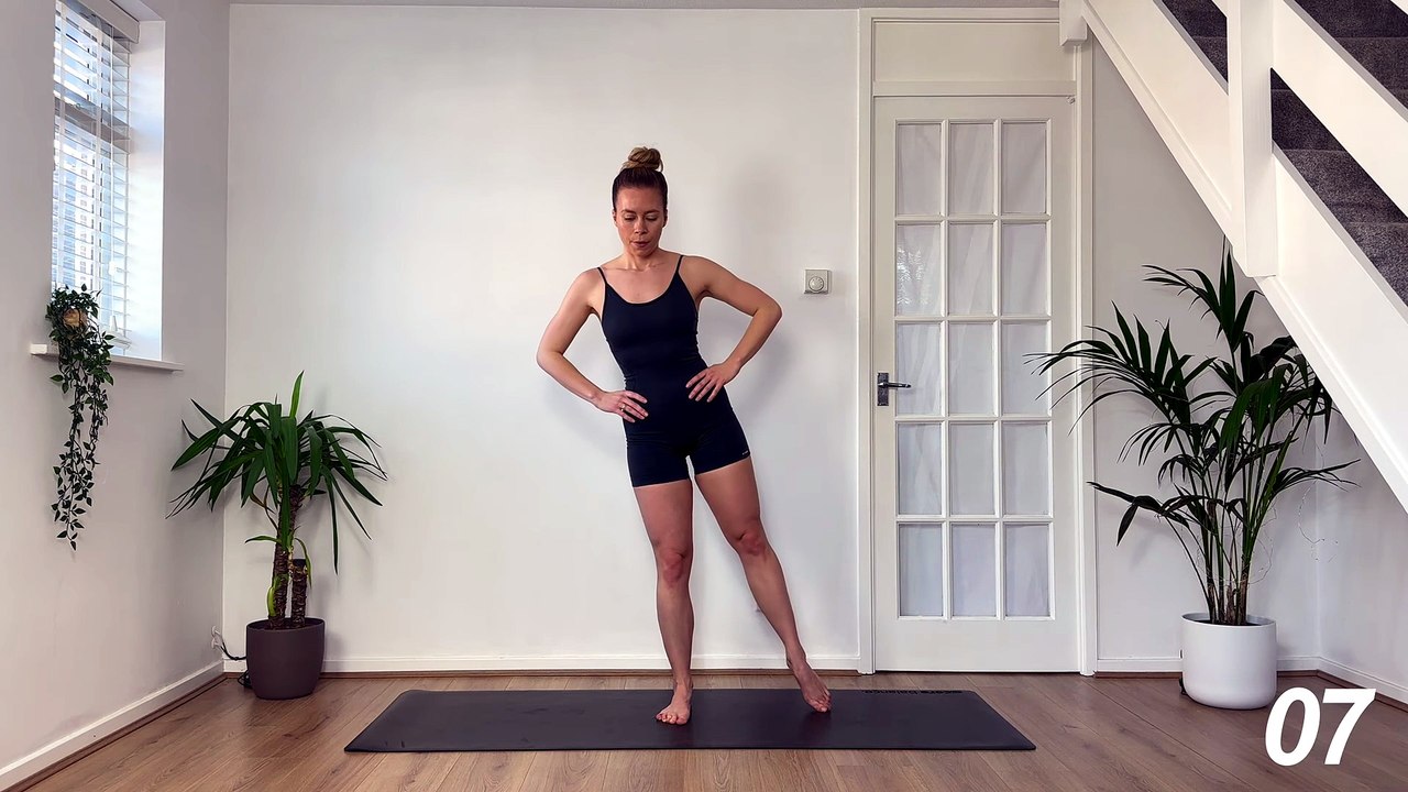 Toned Legs & Booty Workout (10 MIN) - No Equipment_