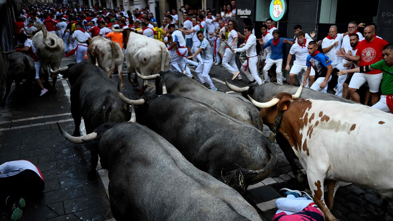 Quinto encierro de San Fermín con toros de José Escolar Gil: aumento en la afluencia de participantes