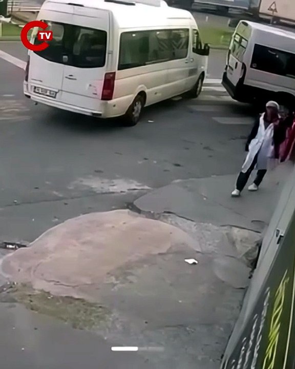 Kağıthane’de Türk bayrağını sökerek yere atan şüpheli yakalandı Arada sırada kendimi kaybediyorum