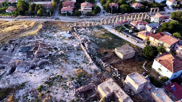 Niğde’de tarihi keşif: Tyana Antik Kenti’nde Geç Roma Dönemi’ne ait 18 mezar gün yüzüne çıkarıldı