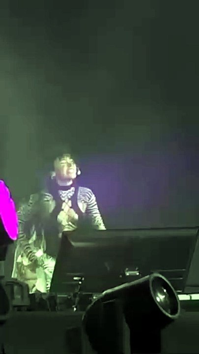 Manifest konserinde talihsiz olay: Dans ederken gözyaşlarına boğuldu