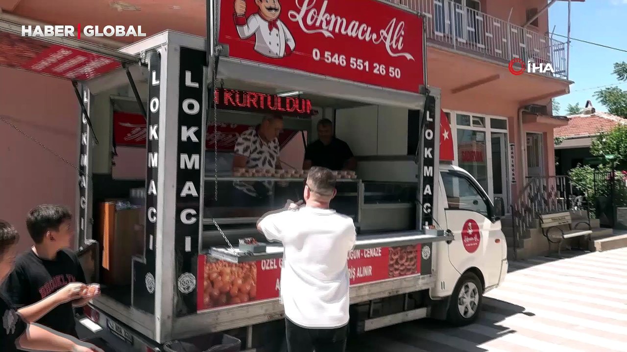 Boşanmasını lokma dağıtarak kutladı: Kurtuldum, Akın Gürlek'e teşekkür ederim