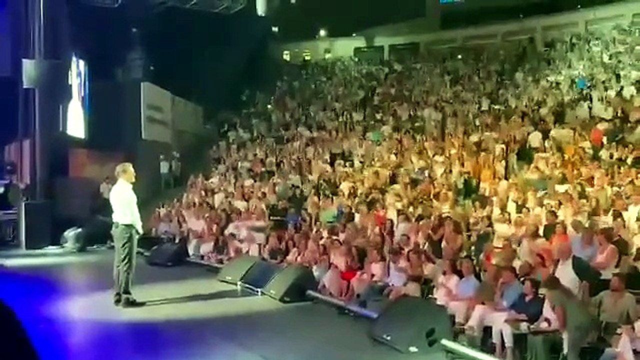 Ο Κωνσταντίνος Αργυρός στη συναυλία του στην Κωνσταντινούπολη