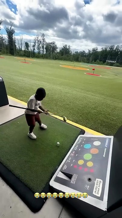Le frère de Yamal joue au golf