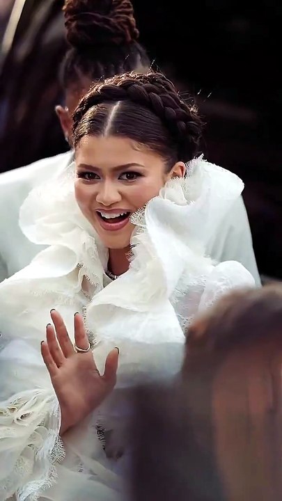 Une prise de vue cinématographique de Zendaya à la première de "l'Odyssée" à Paris.