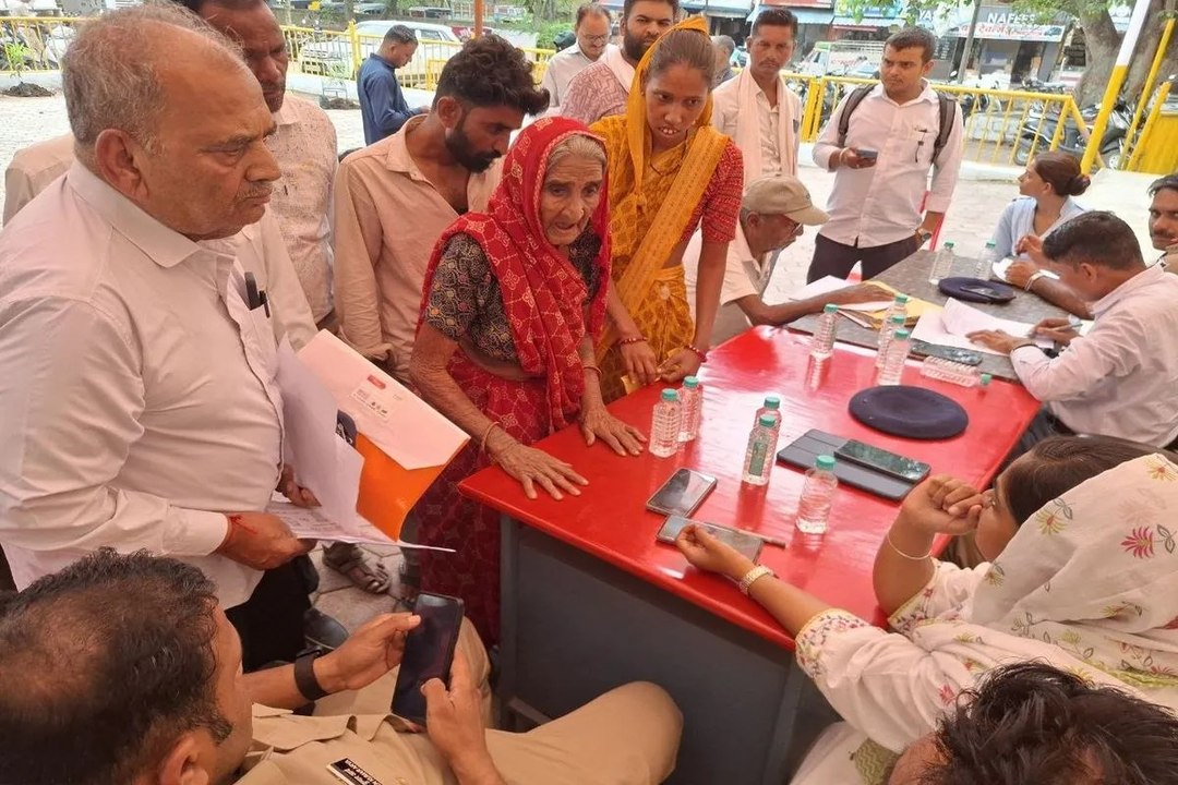 दफ्तरों के चक्कर खत्म, एक टेबल पर मिला जमीन विवादों का हल