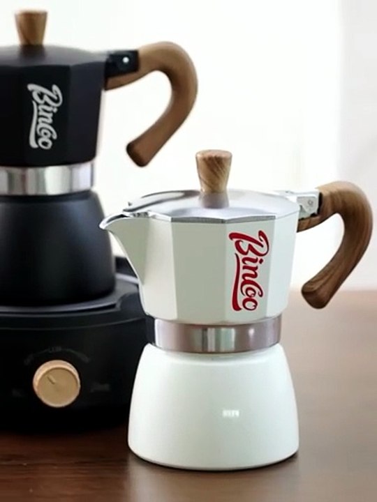 This Tiny Coffee Maker Makes Amazing Italian Coffee! ☕🤯